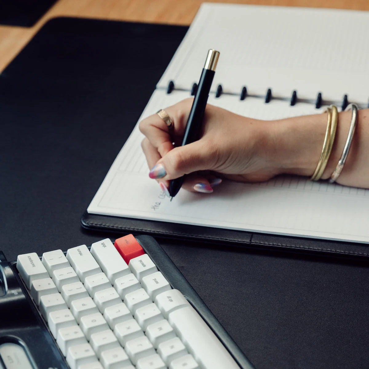 Freewrite Circa Leather Discbound Notebook - Image 2